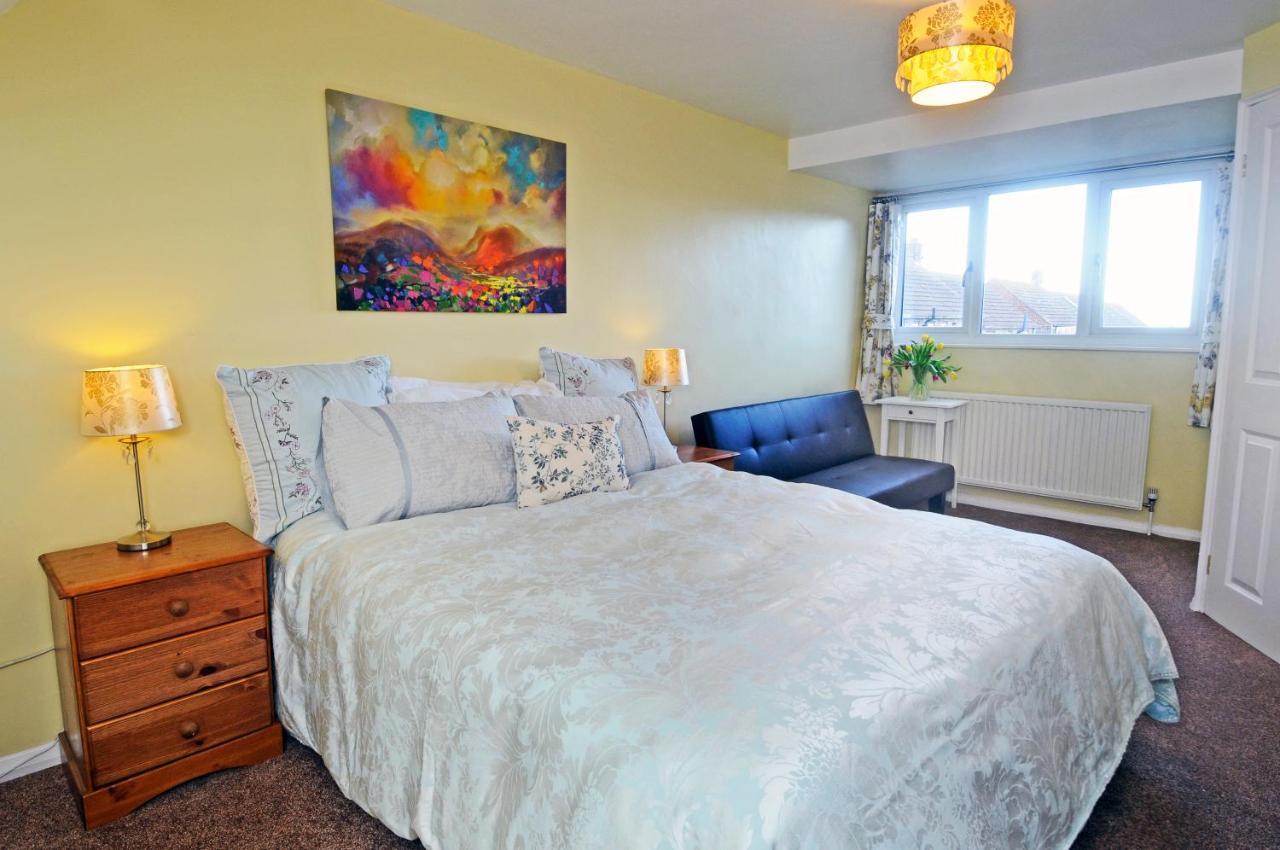 Whitby Spacious Rugby Field Cottage With Off-Street Parking And Ev Fast Point For Electric Cars Exterior foto
