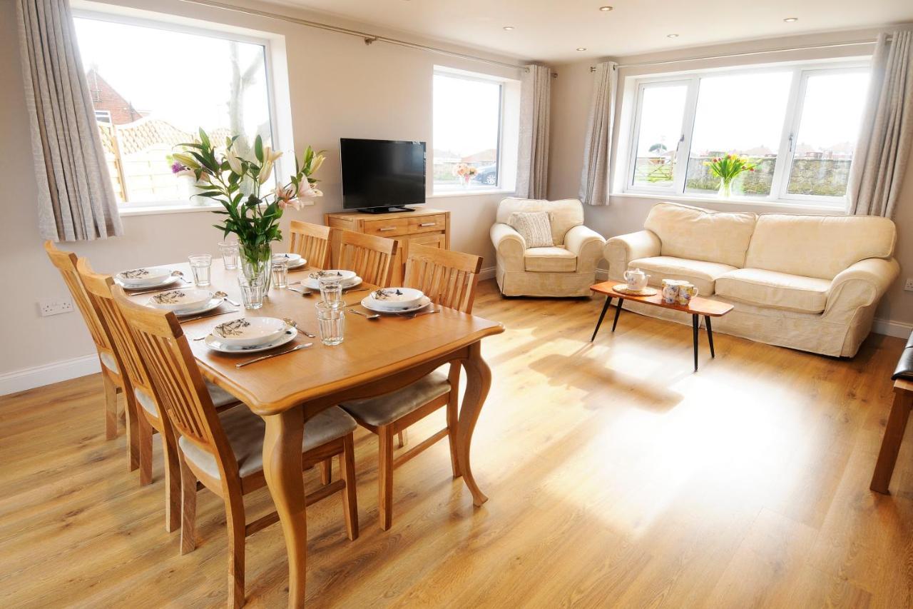 Whitby Spacious Rugby Field Cottage With Off-Street Parking And Ev Fast Point For Electric Cars Exterior foto