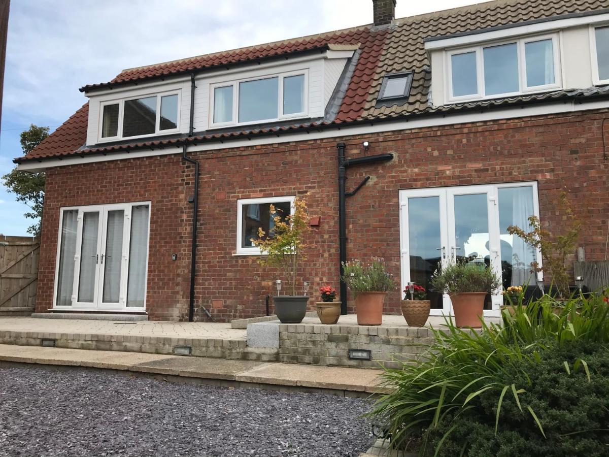 Whitby Spacious Rugby Field Cottage With Off-Street Parking And Ev Fast Point For Electric Cars Exterior foto