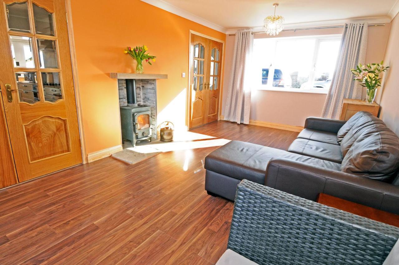 Whitby Spacious Rugby Field Cottage With Off-Street Parking And Ev Fast Point For Electric Cars Exterior foto