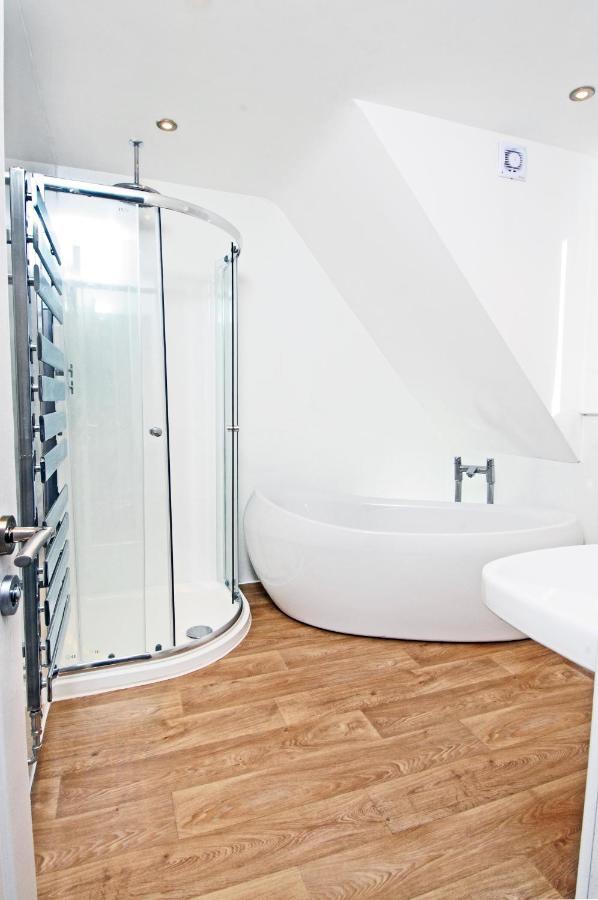 Whitby Spacious Rugby Field Cottage With Off-Street Parking And Ev Fast Point For Electric Cars Exterior foto