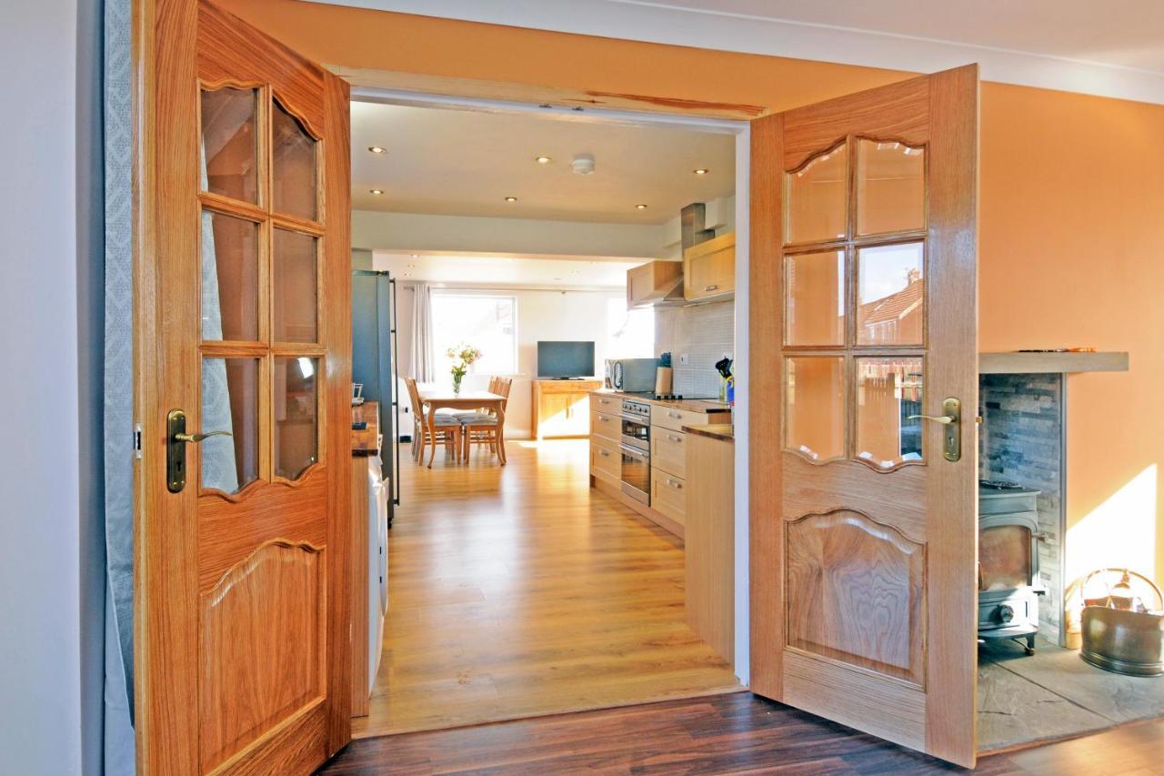 Whitby Spacious Rugby Field Cottage With Off-Street Parking And Ev Fast Point For Electric Cars Exterior foto