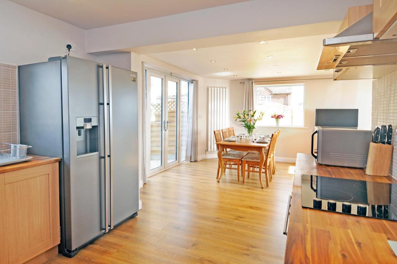 Whitby Spacious Rugby Field Cottage With Off-Street Parking And Ev Fast Point For Electric Cars Exterior foto