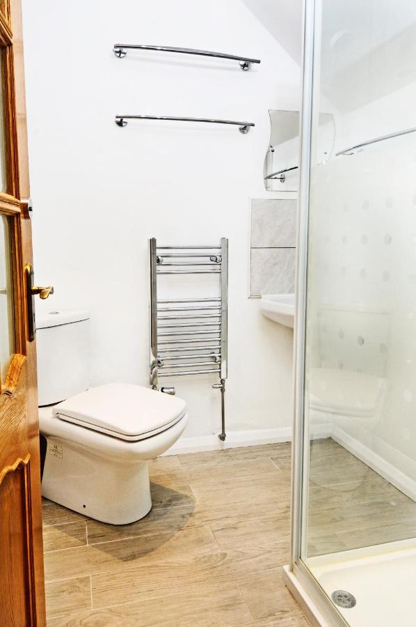 Whitby Spacious Rugby Field Cottage With Off-Street Parking And Ev Fast Point For Electric Cars Exterior foto