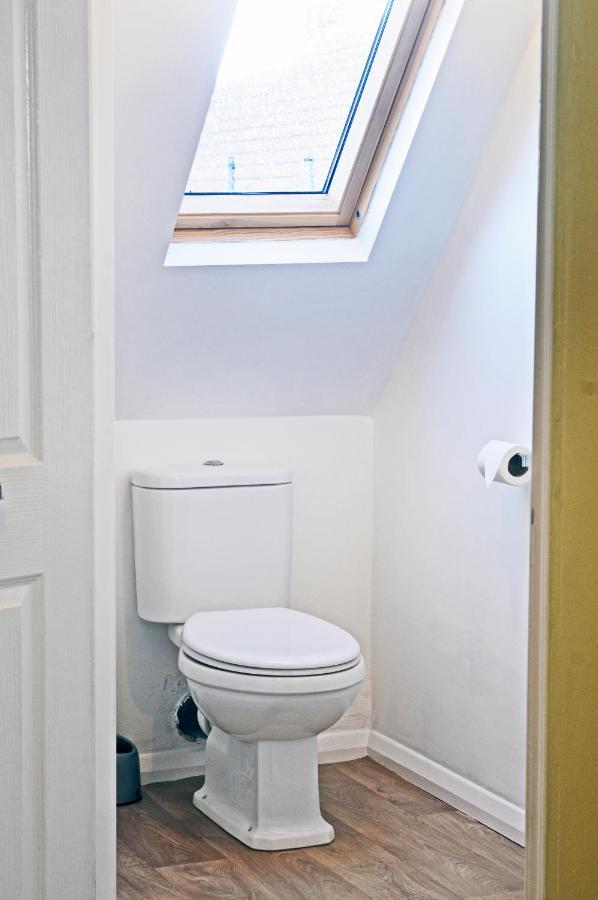 Whitby Spacious Rugby Field Cottage With Off-Street Parking And Ev Fast Point For Electric Cars Exterior foto