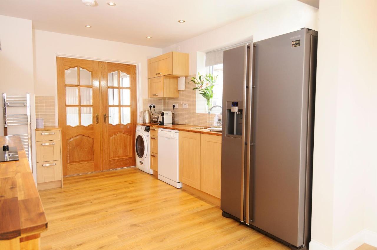 Whitby Spacious Rugby Field Cottage With Off-Street Parking And Ev Fast Point For Electric Cars Exterior foto