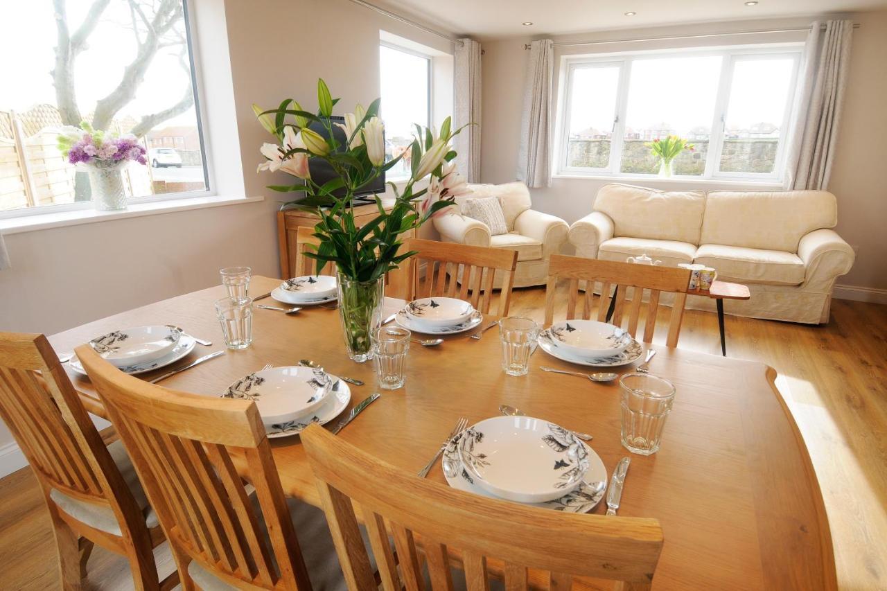 Whitby Spacious Rugby Field Cottage With Off-Street Parking And Ev Fast Point For Electric Cars Exterior foto